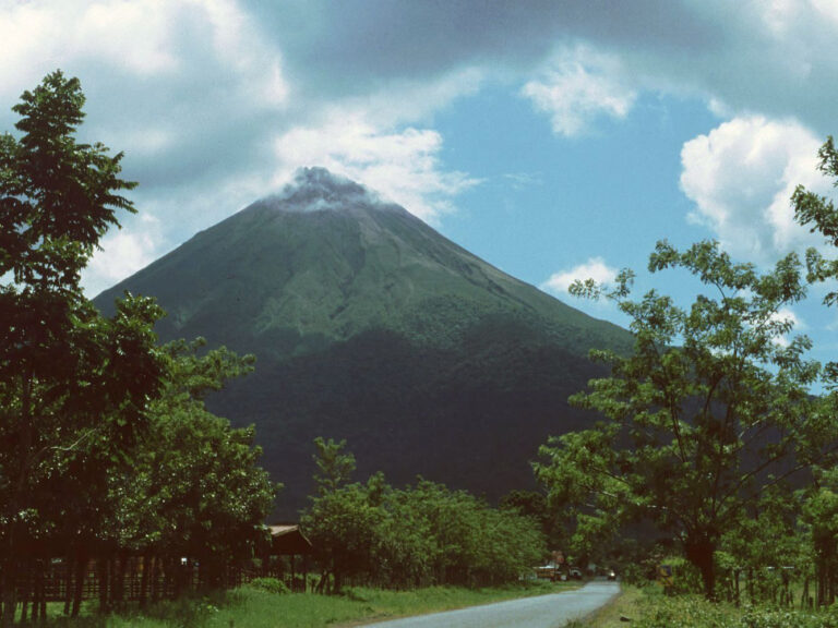 Volcan_Arenal_1